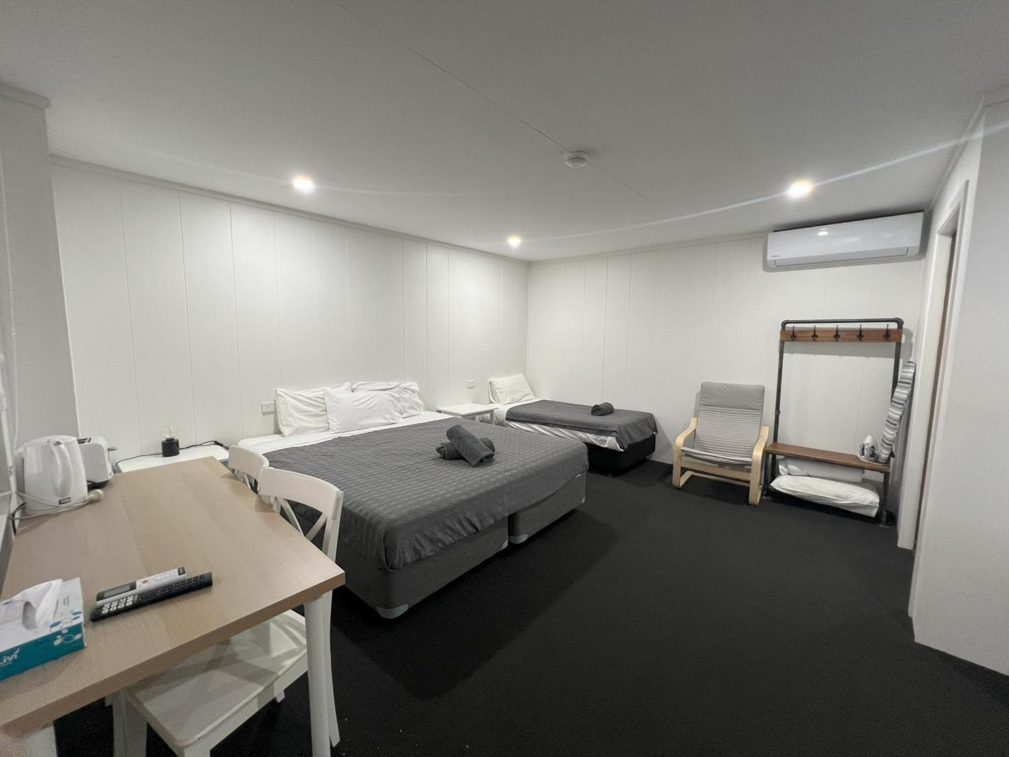 Abajaz Motel-Central-King Bed-Shaded Parking Longreach Exterior foto