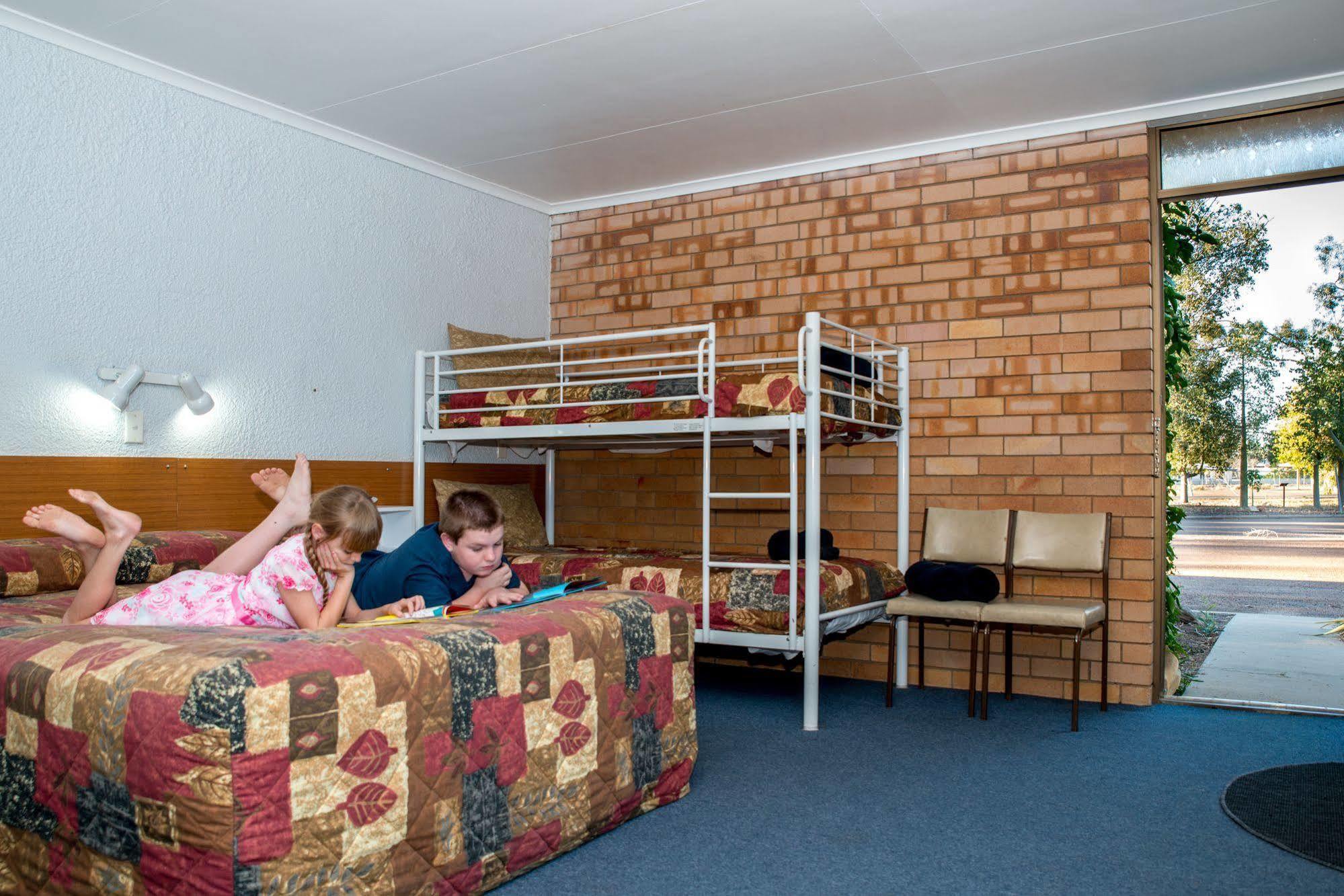 Abajaz Motel-Central-King Bed-Shaded Parking Longreach Exterior foto